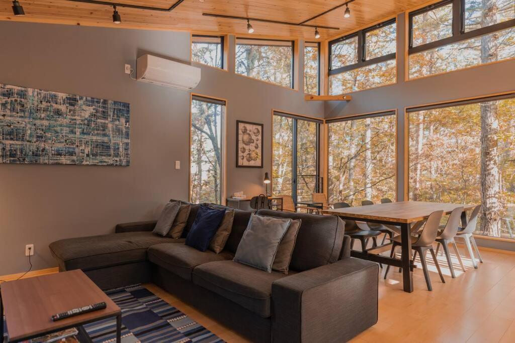 Chalet Arboretum — Luxury In Forest Setting *